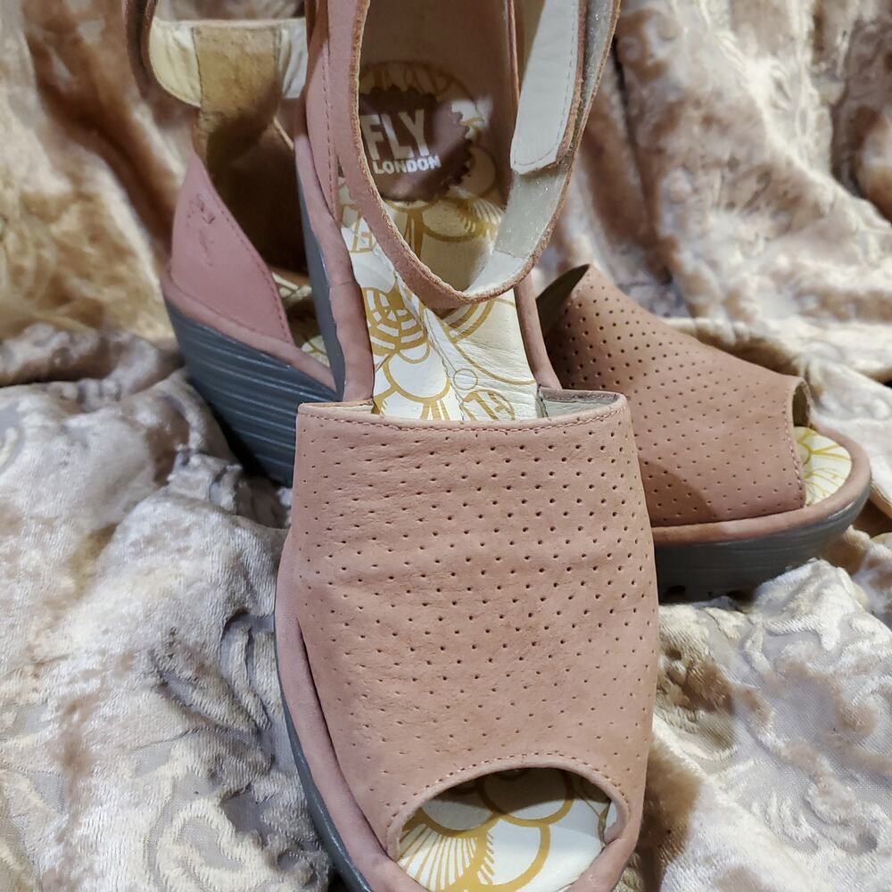 Fly London YAKE Suede Wedge Peep Toe Sandals Rose Sz37